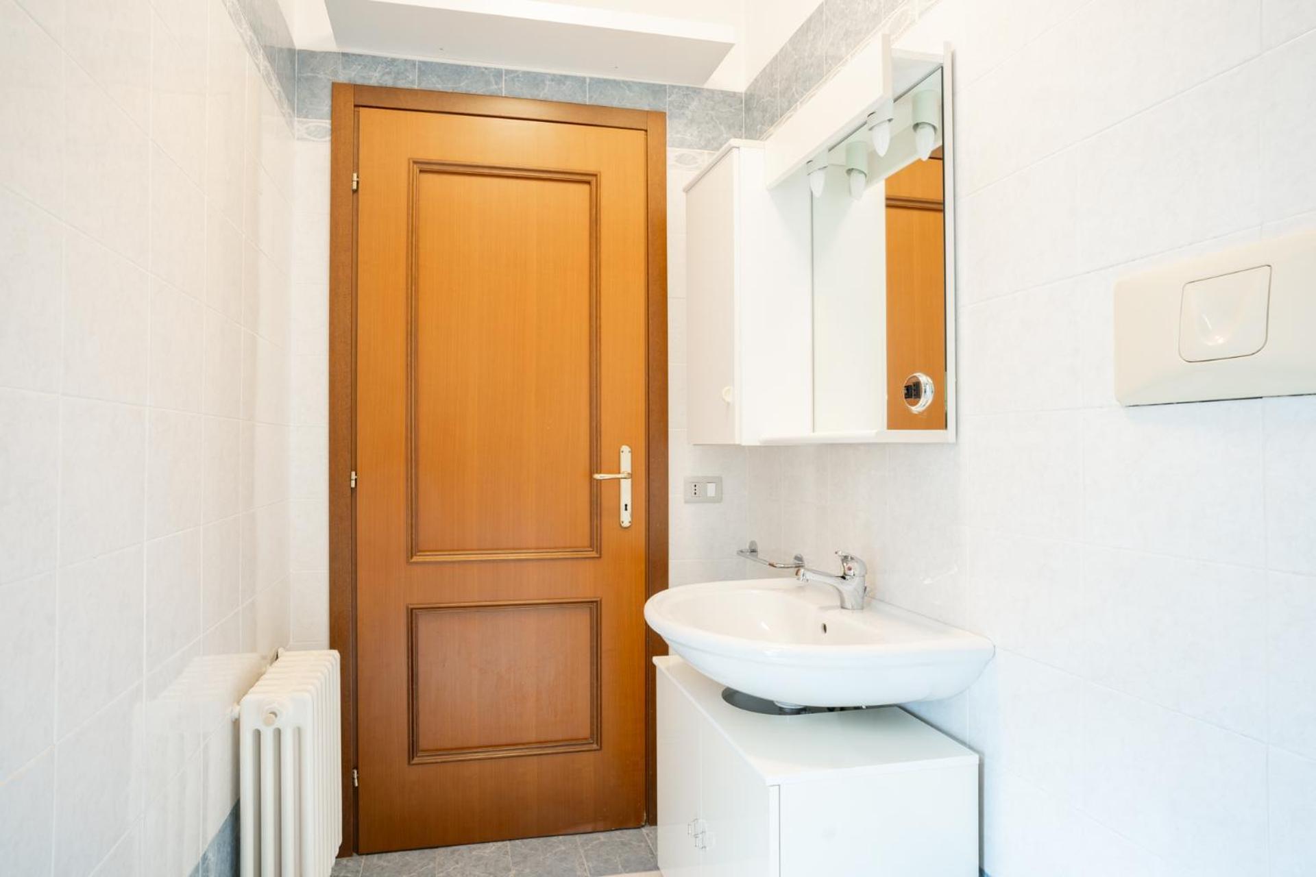 Spacious Bright Apartment Near City Center And Como Lake With Air Conditioning Лекко Экстерьер фото