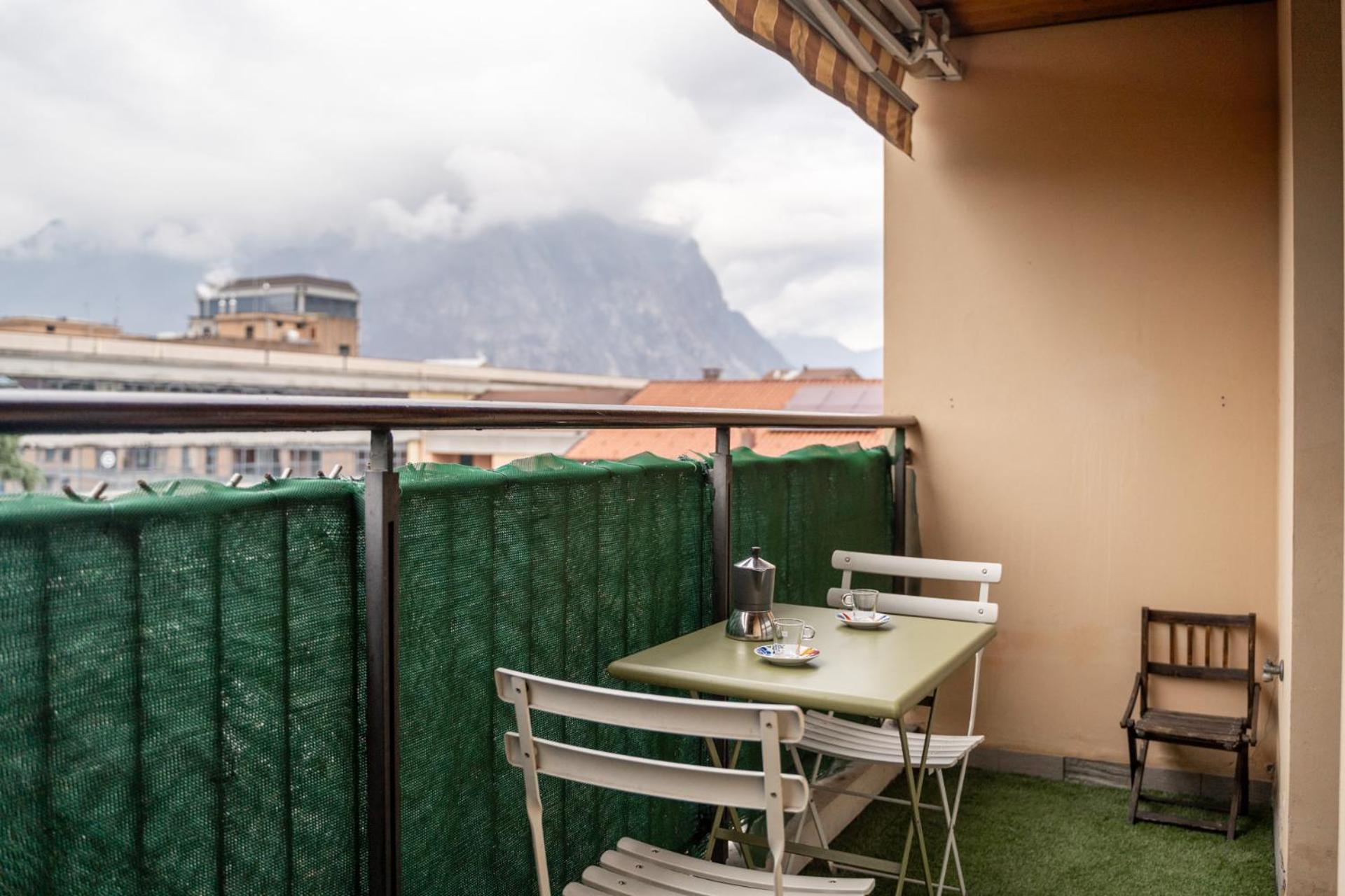 Spacious Bright Apartment Near City Center And Como Lake With Air Conditioning Лекко Экстерьер фото