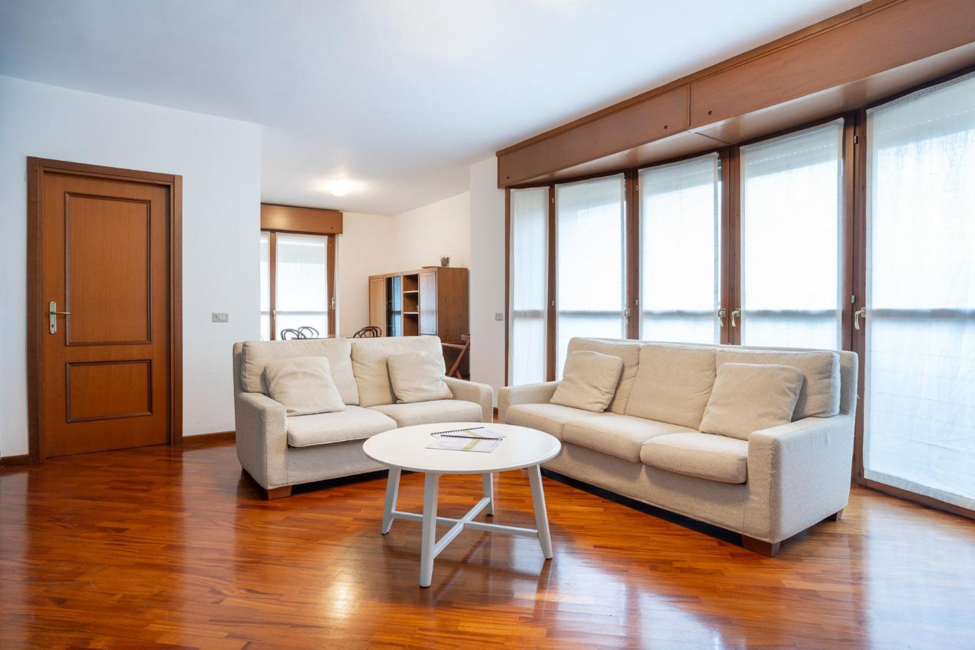 Spacious Bright Apartment Near City Center And Como Lake With Air Conditioning Лекко Экстерьер фото