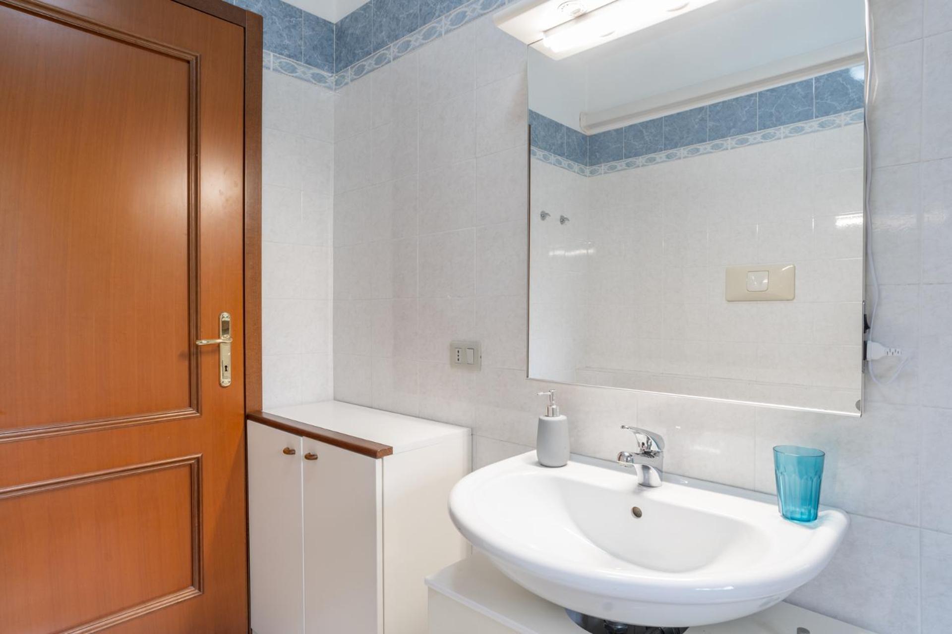 Spacious Bright Apartment Near City Center And Como Lake With Air Conditioning Лекко Экстерьер фото